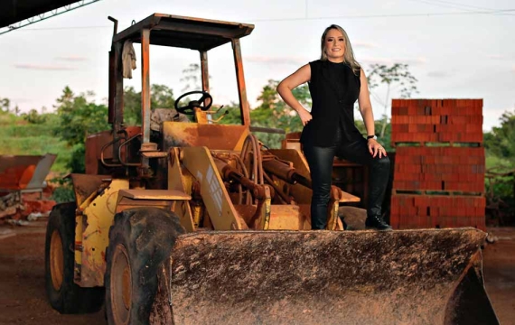 Dia da Mulher: empresária do setor industrial acreano é destaque em revista nacional
