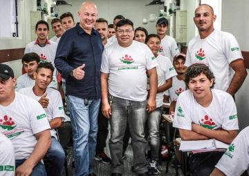 Presidente da FIEAC visita cursos da Caravana do Desenvolvimento em Feijó