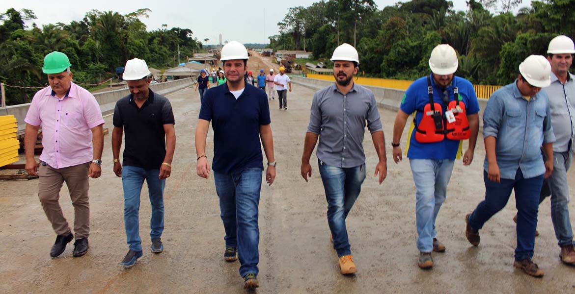 Gladson lidera caravana de empresários em visita técnica às obras da ponte do Madeira 