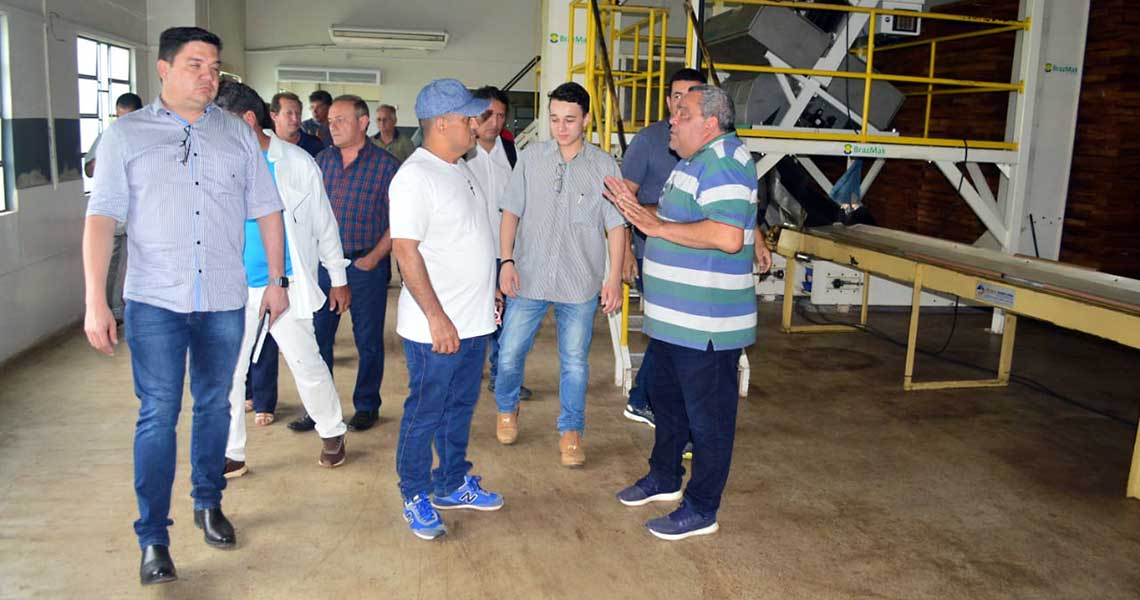 Empresários de produtos alimentares se reúnem com prefeito de Sena