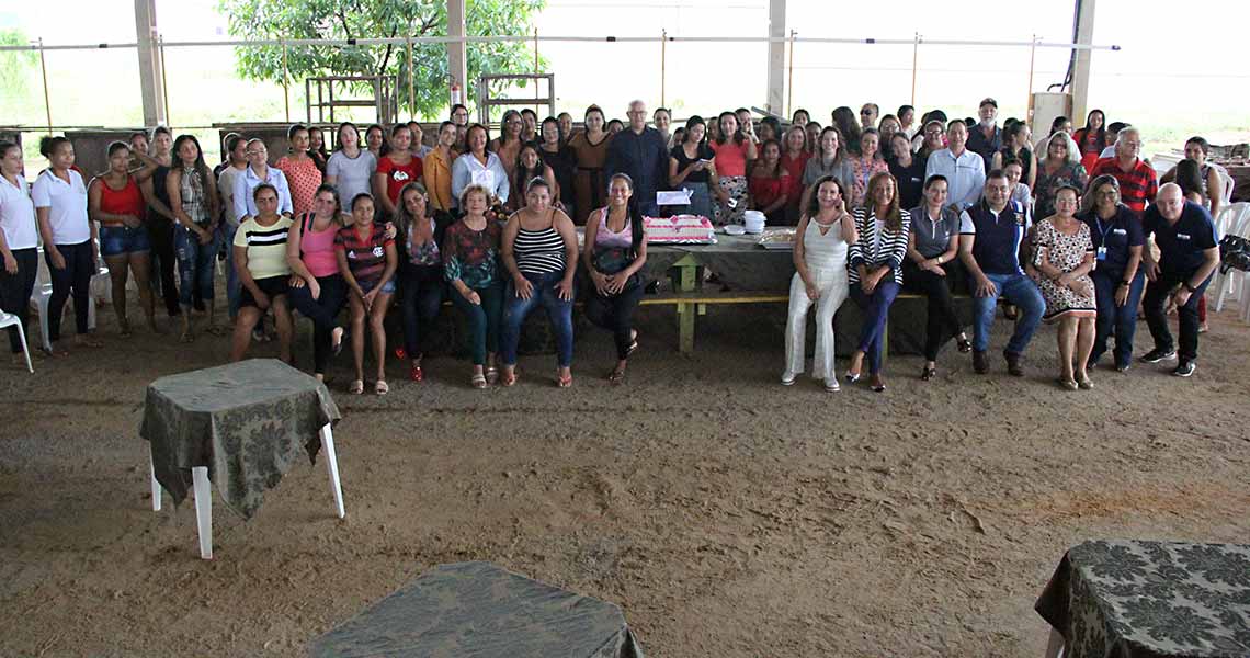 Trabalhadoras da indústria são homenageadas em café da manhã