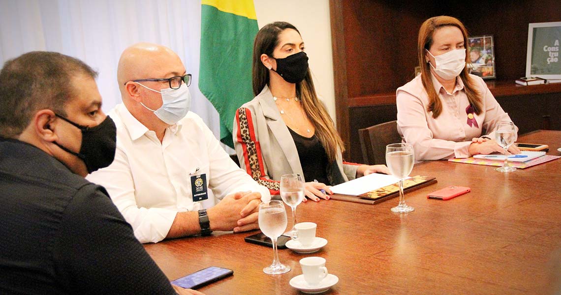 FIEAC, Mulheres da Indústria e primeira-dama discutem apoio a casas de passagem