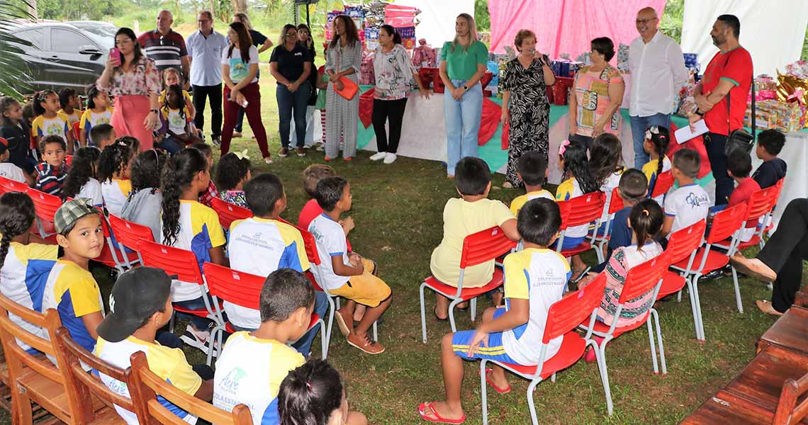 Grupo de Mulheres da Indústria realiza festa natalina em escola da zona rural 