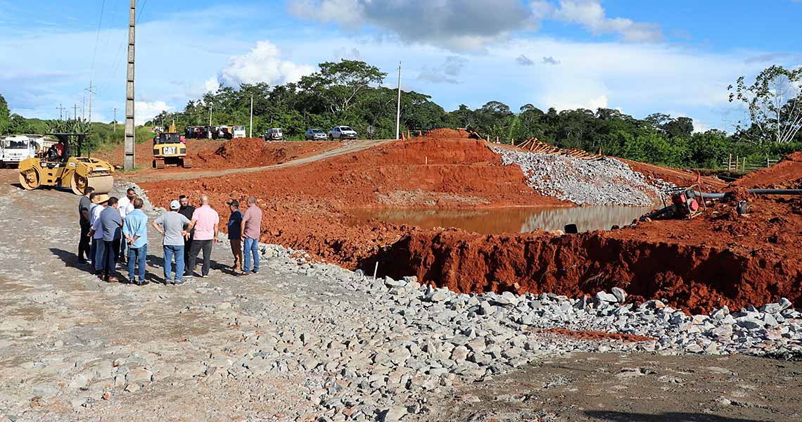 Diretores da FIEAC vistoriam trecho interditado da BR-364 próximo ao Quinauá