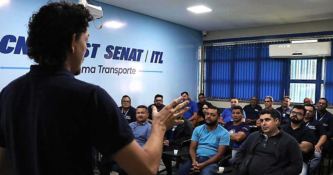 FIEAC realiza capacitação em direção defensiva com foco na segurança e prevenção de acidentes