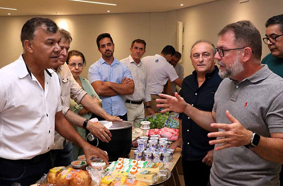 Sinpal apresenta produtos da indústria de alimentos ao prefeito e secretários de Rio Branco